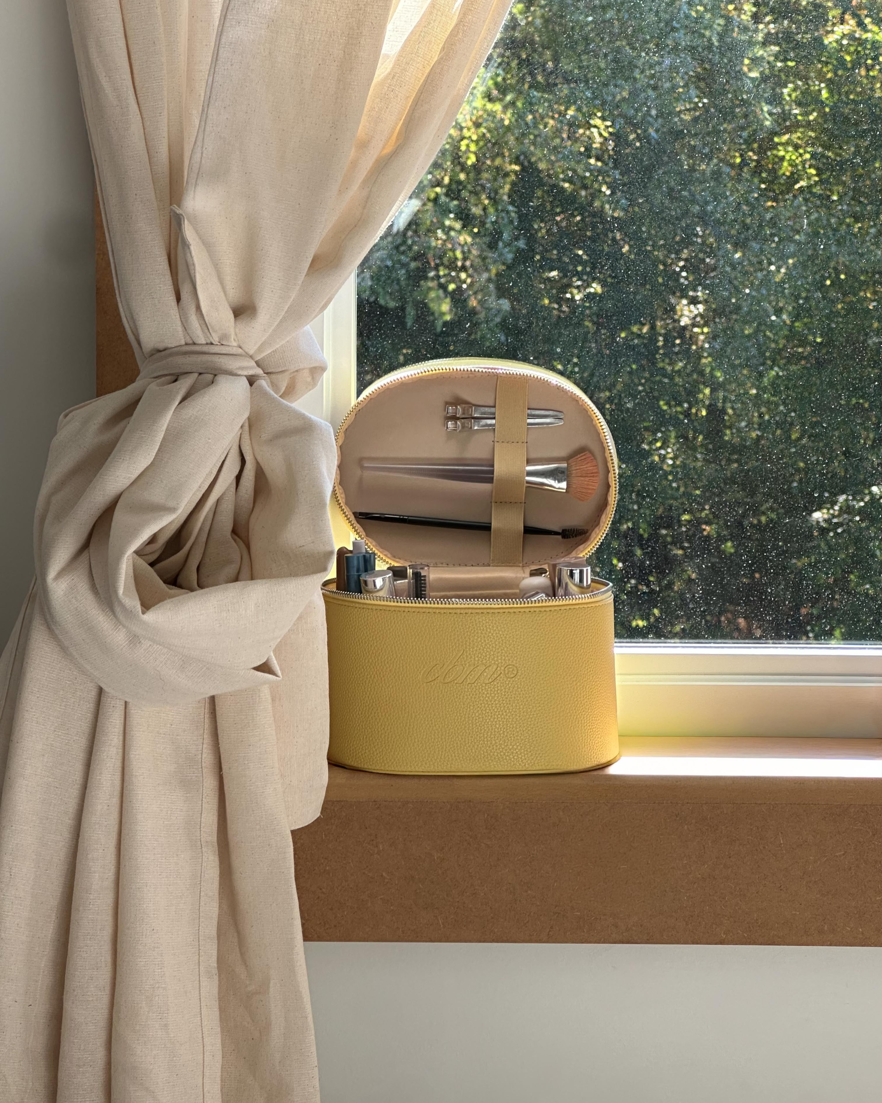 Vanity Case - Banana Cream